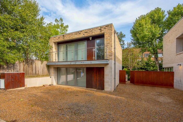 3 Bedroom Mews To Rent In Carlile Place, Richmond, TW10