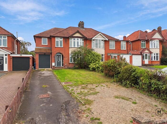 4 Bedroom Semi-Detached House For Sale In Woodbridge Road East, Ipswich, IP4