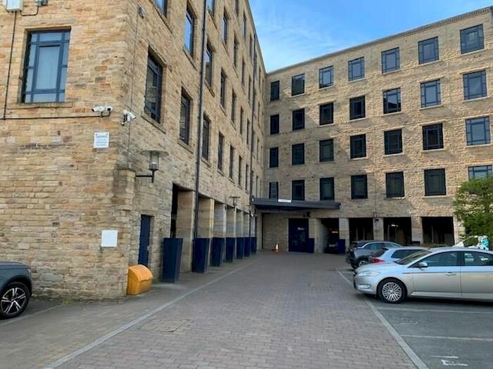 2 Bedroom Flat To Rent In Firth Street, Huddersfield, HD1