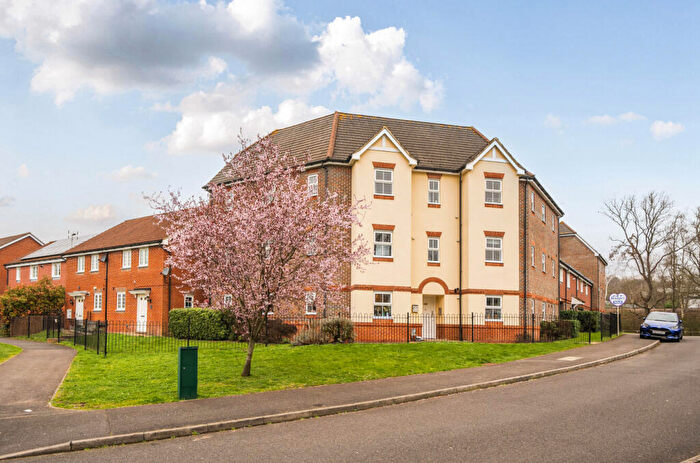 2 Bedroom Flat For Sale In Woodland Walk, Aldershot, Hampshire, GU12
