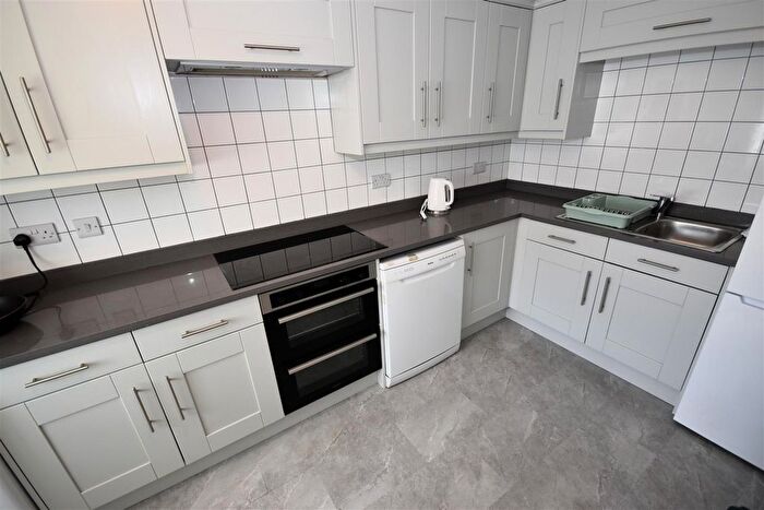 6 Bedroom Terraced House To Rent In The Poplars, Durham, DH1