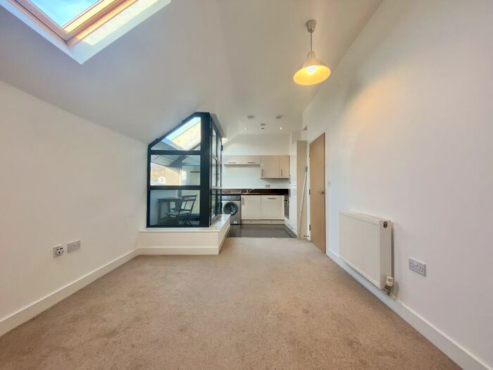2 Bedroom Apartment To Rent In Harbourside, Great Eastern House, BS1