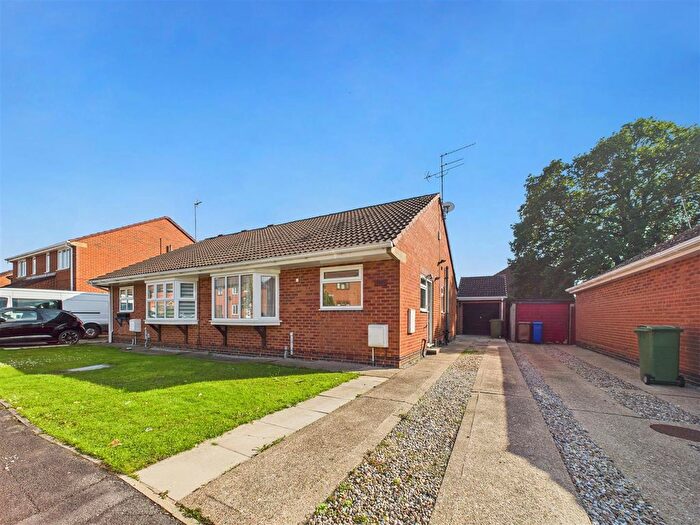 2 Bedroom Semi-Detached Bungalow For Sale In Oak Drive, Newport, HU15