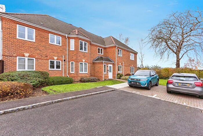 2 Bedroom Flat For Sale In Little Horse Close, Earley, Reading, RG6