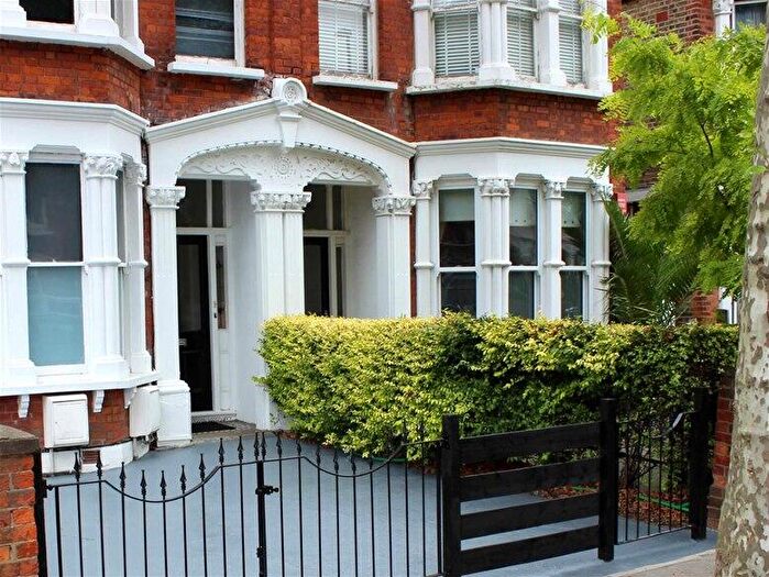 Flat To Rent In Inchmery Road, Catford, SE6