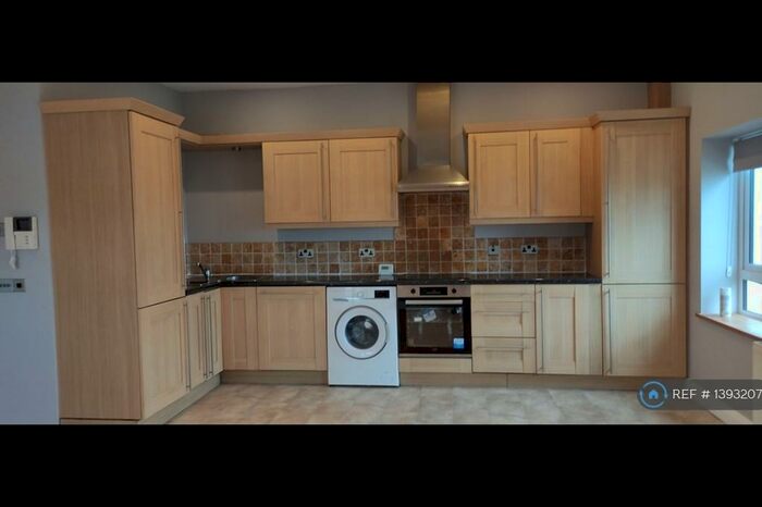 2 Bedroom Flat To Rent In St Catherine's Drive, Colwyn Bay, LL29