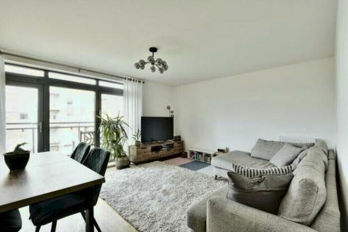 2 Bedroom Flat To Rent In Hart Street, Maidstone, ME16