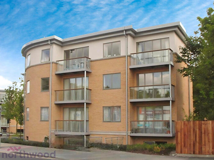 2 Bedroom Flat For Sale In Ryemead Boulevard, High Wycombe, HP11