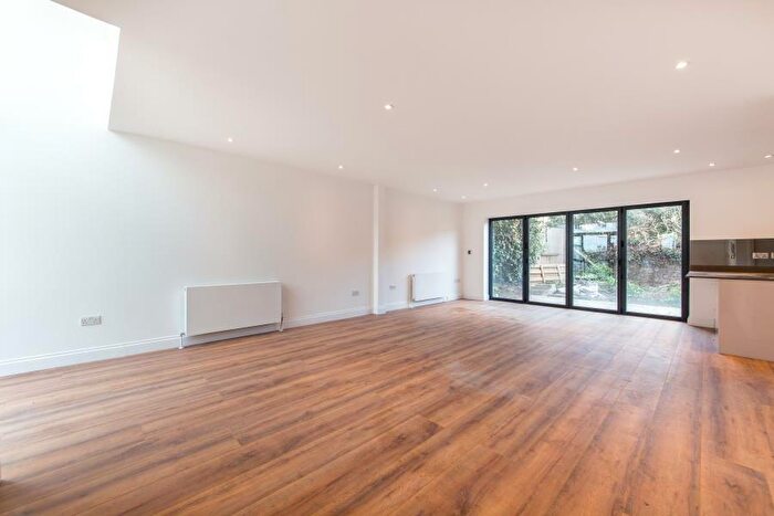 2 Bedroom Terraced House To Rent In Edeleny Close, East Finchley, N2