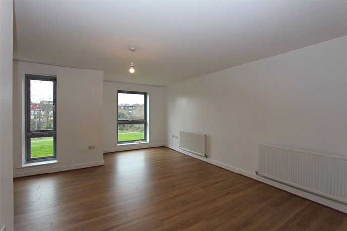 2 Bedroom Flat To Rent In Millicent Grove, Palmers Green, London, N13