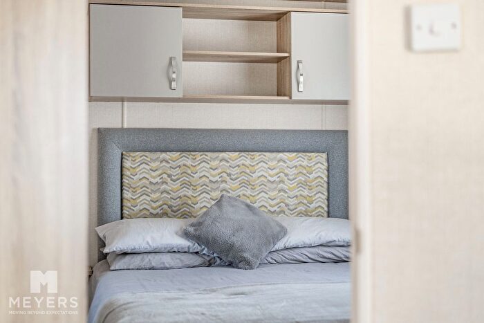 2 Bedroom Mobile/park Home For Sale In Durdle Door Holiday Park, West Lulworth, BH20 - Photo 11