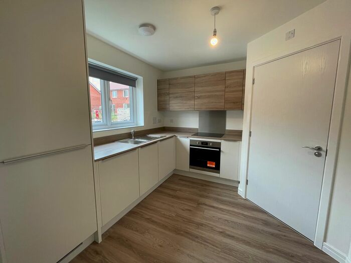 2 Bedroom Property To Rent In Fullarton Avenue, Warwick, CV34