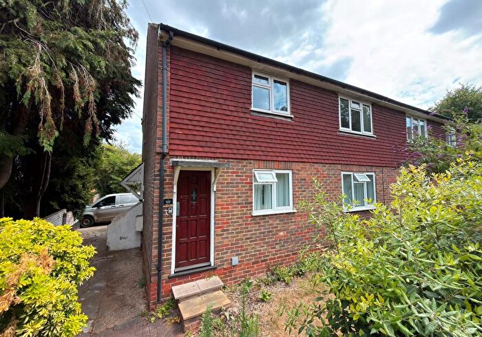 2 Bedroom Flat For Sale In Hunter House, Hunter Road, Guildford, Surrey, GU1
