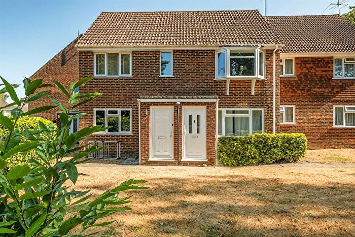 2 Bedroom Maisonette For Sale In Waterloo Road, Crowthorne, Berkshire, RG45