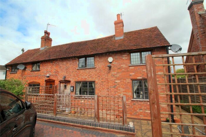 3 Bedroom Semi-Detached House To Rent In Orchard Road, Hockley Heath, Solihull, West Midlands, B94