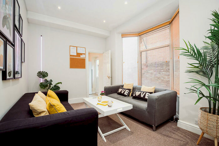 5 Bedroom Terraced House To Rent In Talbot Road, Southsea, PO4