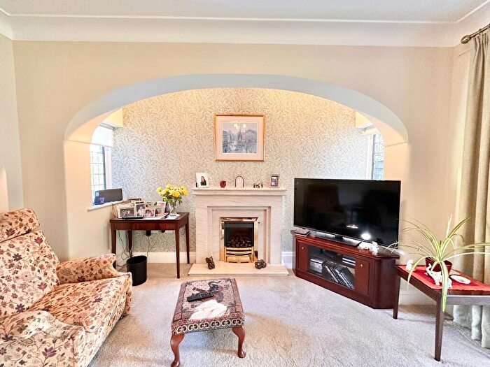 3 Bedroom Detached House For Sale In Craddock Road, Sale, Trafford, Greater Manchester, M33