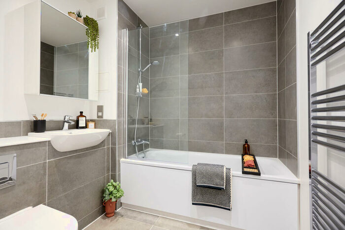 2 Bedroom Apartment To Rent In Fortunes Dock, Canning Town London, E16