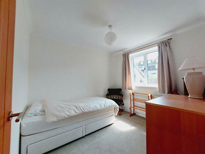 3 Bedroom Semi-Detached House For Sale In Heighton Crescent, Newhaven, BN9