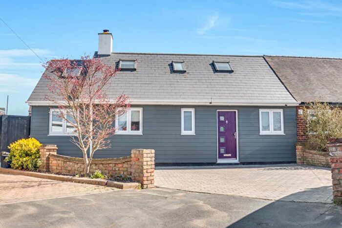 3 Bedroom Semi-Detached Bungalow For Sale In Twyford Avenue, Great Wakering, SS3