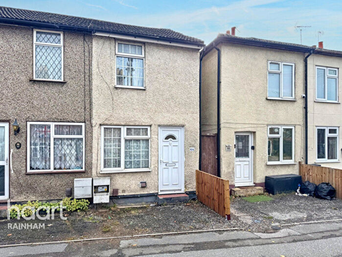 2 Bedroom Cottage For Sale In Upminster Road South, Rainham, RM13