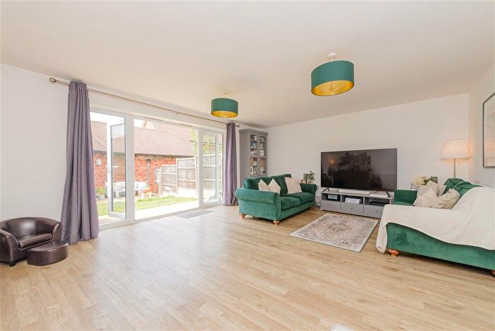 4 Bedroom Town House For Sale In Village Road, Wouldham, Rochester, Kent, ME1