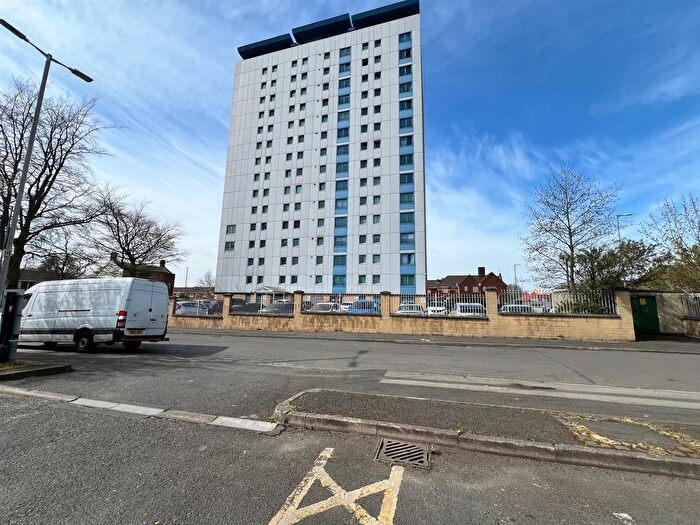 2 Bedroom Flat To Rent In Gomer Street, Willenhall, WV13
