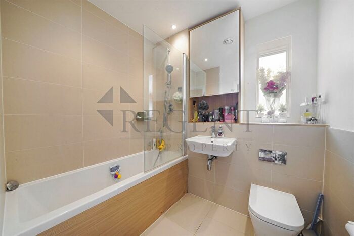 3 Bedroom Flat To Rent In Mcgill House, Needell Road, SE10