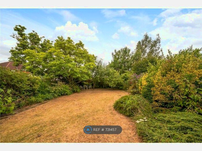 3 Bedroom Semi-Detached House To Rent In Pickhurst Lane, Bromley, BR2