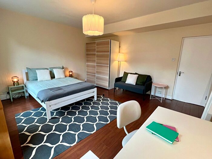 2 Bedroom Flat To Rent In Portpool Lane, Lse, Bloomsbury, West End, London, EC1N