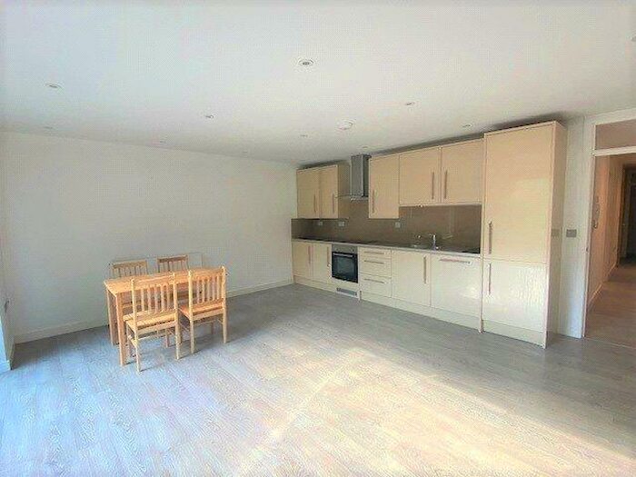 3 Bedroom Flat To Rent In Avenue Road, Tottenham, London, N15