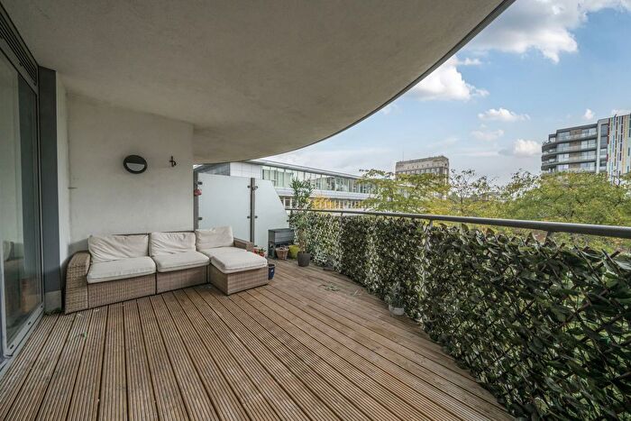 2 Bedroom Flat For Sale In Ealing Road, Brentford, TW8