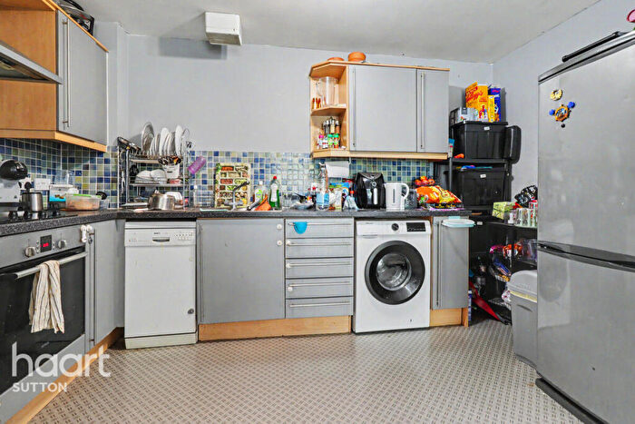2 Bedroom Apartment For Sale In Cleeve Way, Sutton, SM1