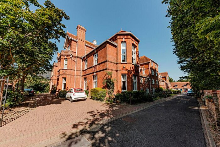 1 Bedroom Flat For Sale In Orchard Place, Faversham, ME13