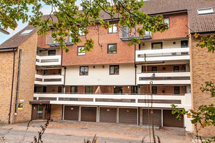 2 Bedroom Flat For Sale In Kingsway Gardens, Andover, SP10