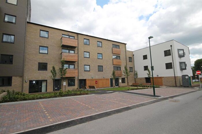 2 Bedroom Flat To Rent In Baywillow Avenue, Carshalton, SM5