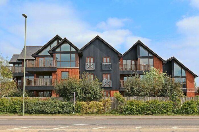 2 Bedroom Flat To Rent In Swanwick Quay, Lower Swanwick, SO31