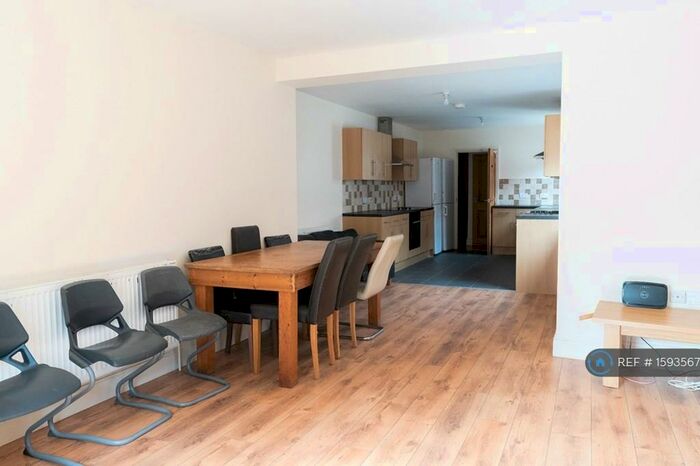 7 Bedroom Semi-Detached House To Rent In Hill Lane, Southampton, SO15