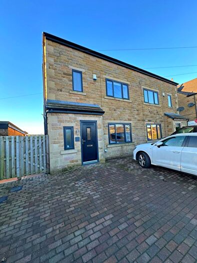 4 Bedroom Semi-Detached House To Rent In Broomfield, Clayton, BD14