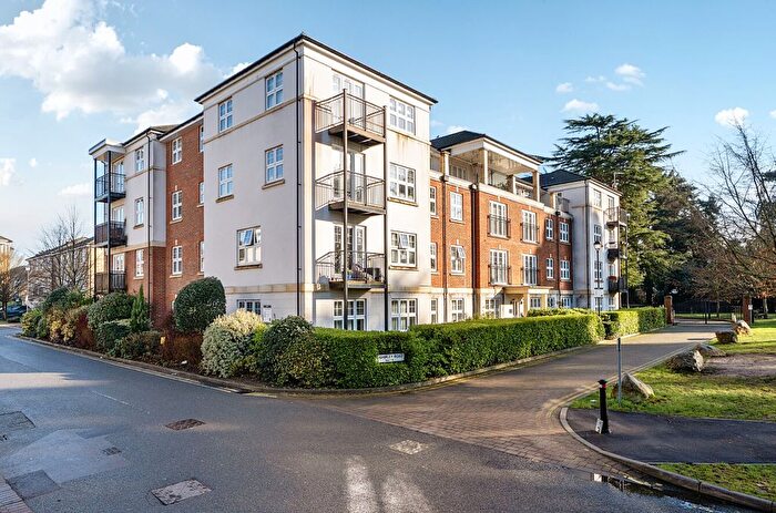2 Bedroom Flat For Sale In Stewart Court, Nascot Wood, Watford, WD17