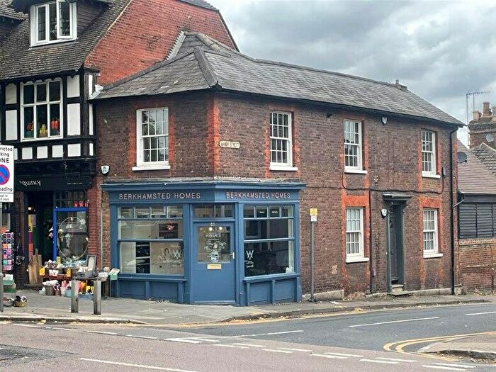 2 Bedroom Flat To Rent In Manor Street, Berkhamsted, HP4