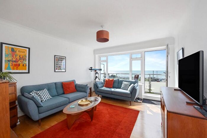 2 Bedroom Apartment For Sale In Kingsway, Hove, BN3