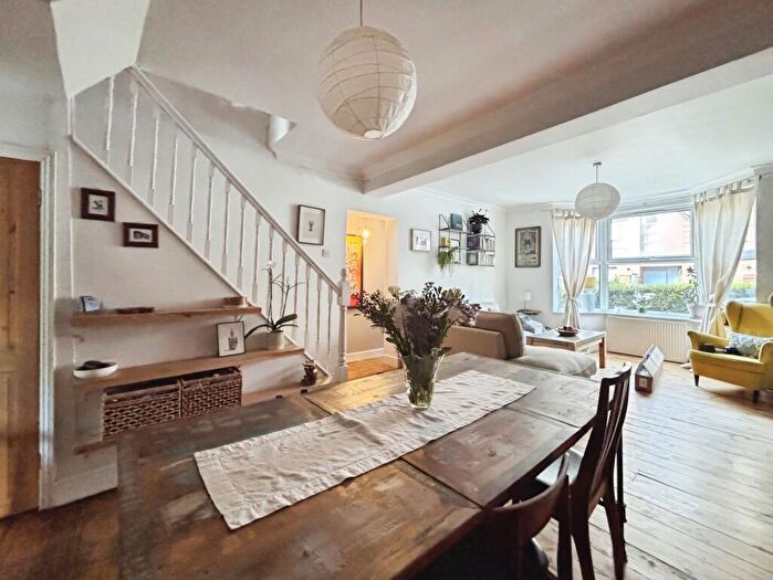 3 Bedroom Terraced House For Sale In Credon Road, London, E13