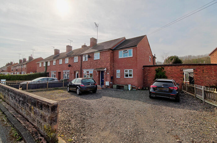 4 Bedroom Semi-Detached House For Sale In Hanstone Road, Stourport-on-severn, DY13