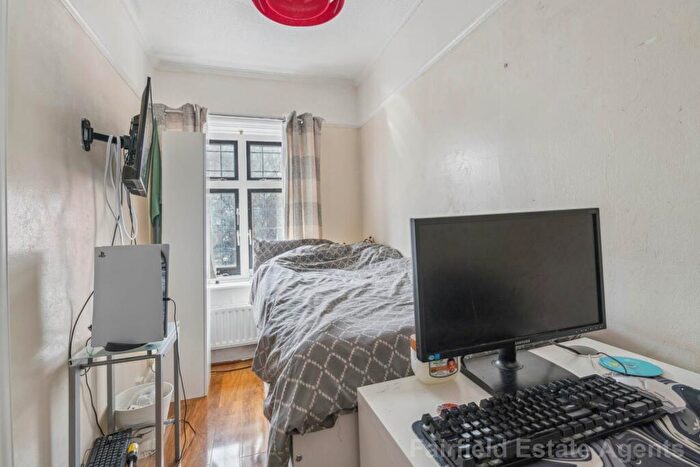 2 Bedroom Maisonette For Sale In Frithwood Avenue, Northwood, HA6