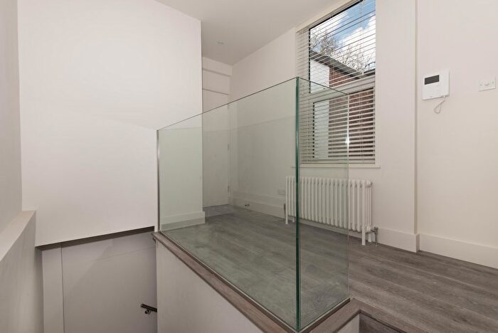 1 Bedroom Flat To Rent In Red Lion Street, Richmond, TW9