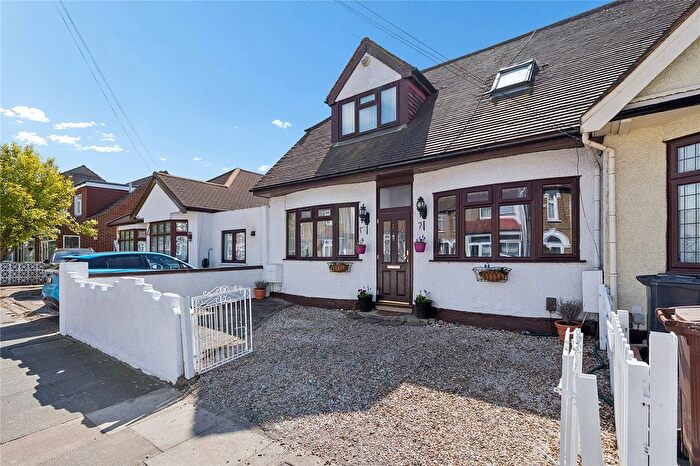 5 Bedroom Bungalow For Sale In Whalebone Grove, Chadwell Heath, RM6