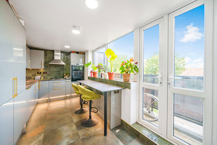 3 Bedroom Maisonette For Sale In Hastings Close, Peckham, London, SE15
