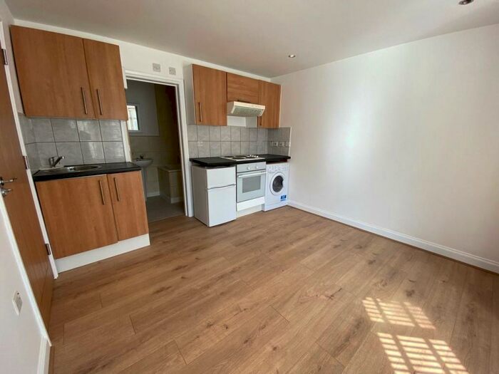 Studio To Rent In Elm Park Road, Reading, Berkshire, RG30