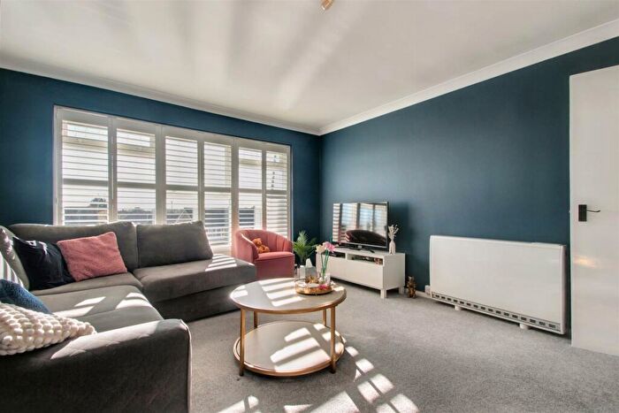 1 Bedroom Flat For Sale In Greystone Avenue, Worthing, BN13